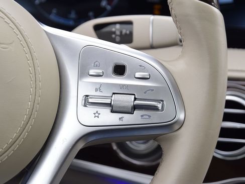 Used 2019 Mercedes-Benz S 560 Sedan image 25