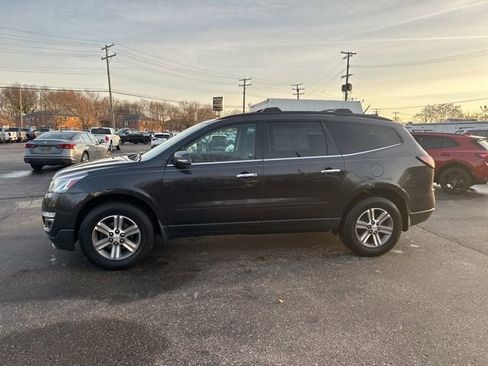 Used 2017 Chevrolet Traverse LT image 8