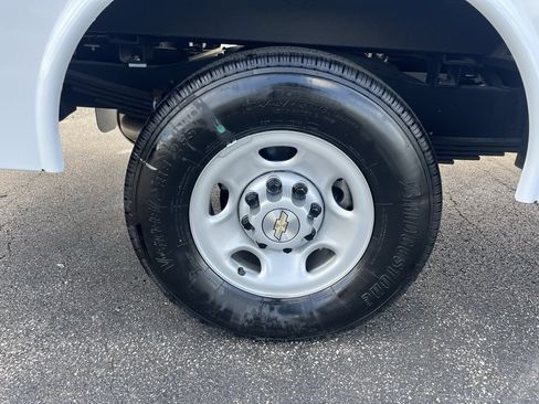 New 2025 Chevrolet Express 3500 w/ Power Convenience Package image 24