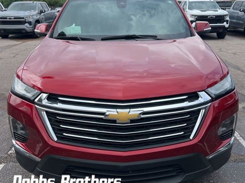 Used 2023 Chevrolet Traverse LT FWD image 1