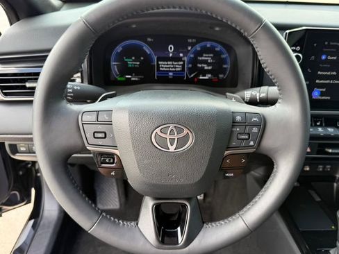 Used 2025 Toyota Camry XSE FWD image 13