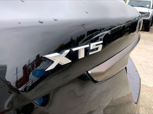 Used 2018 Cadillac XT5 Luxury w/ Driver Awareness Package FWD image 29