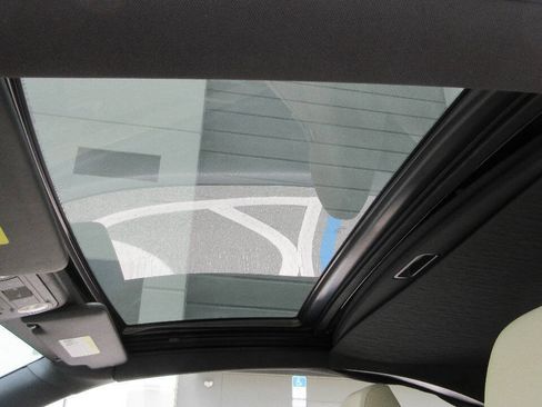 Used 2011 Volkswagen Eos Komfort FWD image 36