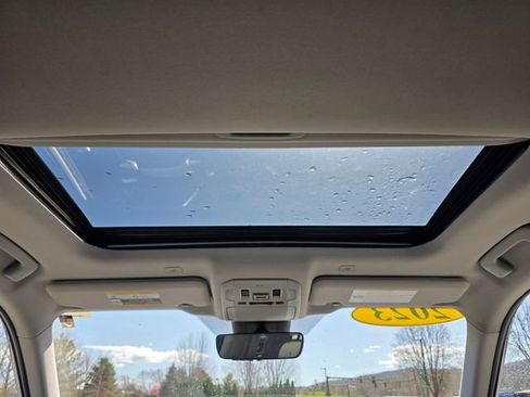 Used 2023 Toyota Highlander XLE AWD/4WD image 24