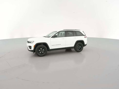 New 2025 Jeep Grand Cherokee Altitude image 5