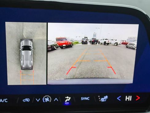 Used 2026 Chevrolet Traverse LT w/ Driver Confidence Package image 23