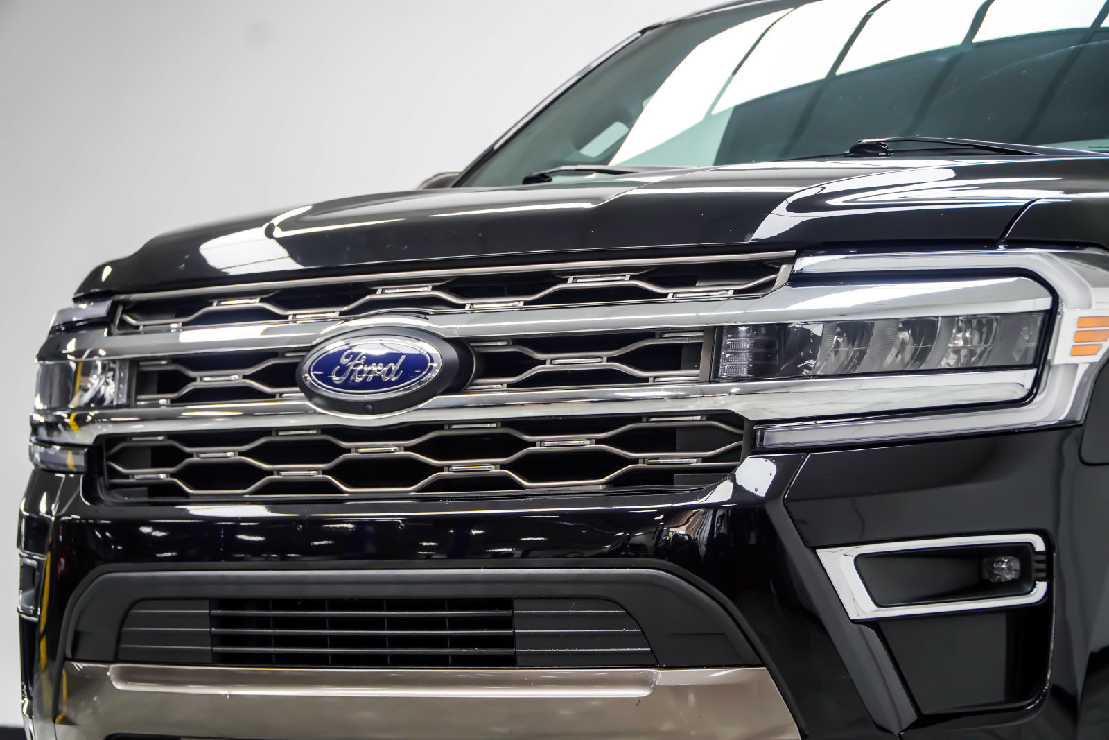 Used 2024 Ford Expedition Max King Ranch AWD/4WD image 2
