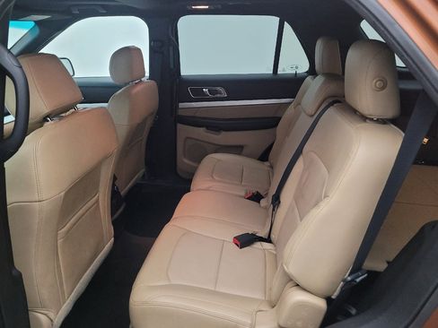 Used 2017 Ford Explorer XLT w/ Equipment Group 202A AWD/4WD image 18