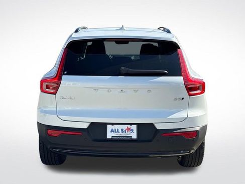 New 2026 Volvo XC40 B5 Core AWD/4WD image 7