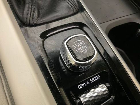 Used 2021 Volvo S60 T5 Inscription image 17