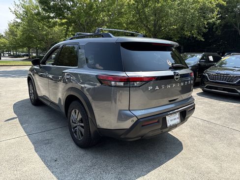 Used 2022 Nissan Pathfinder SV FWD image 5