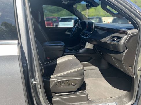 Used 2022 Chevrolet Suburban Premier AWD/4WD image 18