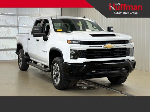 Used 2024 Chevrolet Silverado 2500 Custom w/ Custom Value Package AWD/4WD image 1