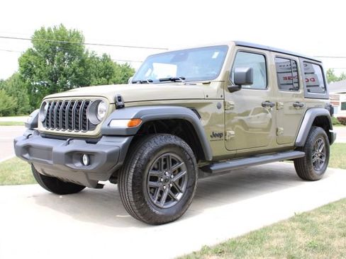 Used 2026 Jeep Wrangler Unlimited Sport AWD/4WD image 9