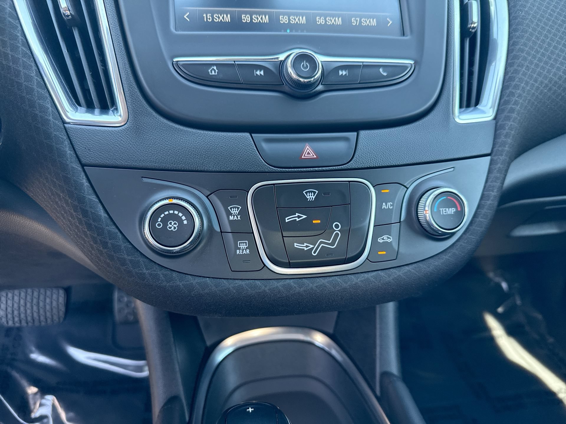 Used 2018 Chevrolet Malibu LT FWD image 14