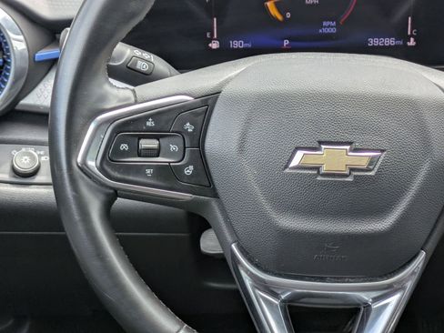 Used 2024 Chevrolet Trax LT w/ Sunroof Package FWD image 20