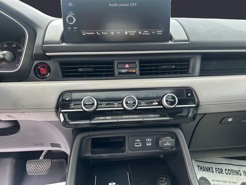 Used 2023 Honda Pilot Touring image 11