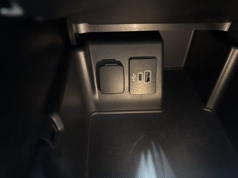 Used 2025 Ford Explorer ST-Line AWD/4WD image 28