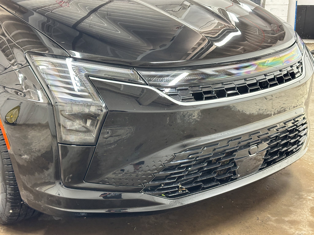 New 2027 Chrysler Pacifica Select AWD/4WD image 12