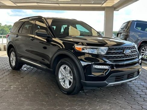 Used 2023 Ford Explorer XLT w/ Equipment Group 202A AWD/4WD image 29