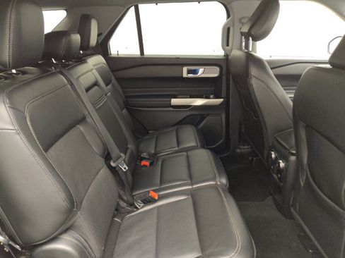 Used 2021 Ford Explorer Limited w/ Equipment Group 301A RWD image 19