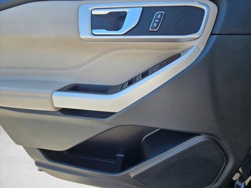 Used 2023 Ford Explorer XLT image 15