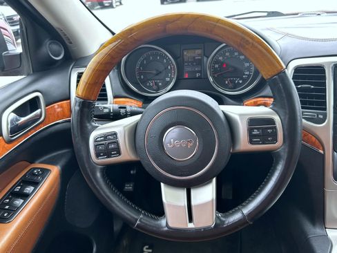 Used 2013 Jeep Grand Cherokee Overland AWD/4WD image 11