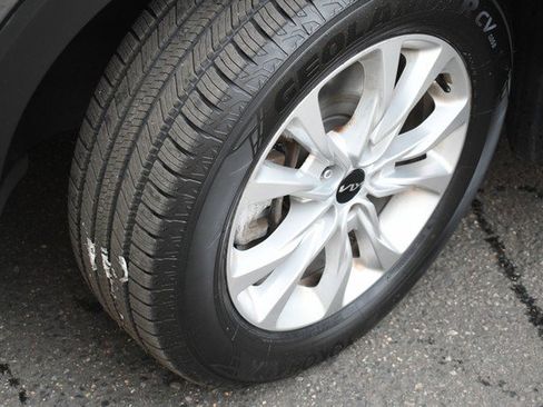 Used 2022 Kia Telluride LX image 11