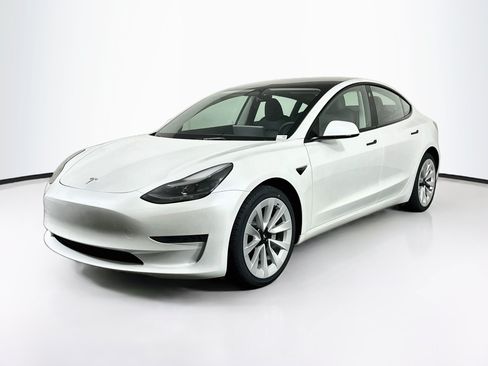 Used 2023 Tesla Model 3 Standard Range RWD image 3