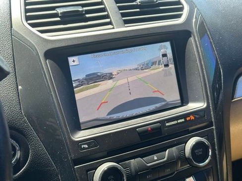 Used 2017 Ford Explorer XLT w/ Equipment Group 202A FWD image 9