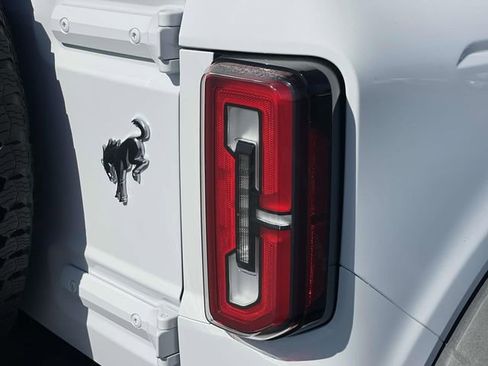 New 2026 Ford Bronco Outer Banks w/ Sasquatch Package image 24