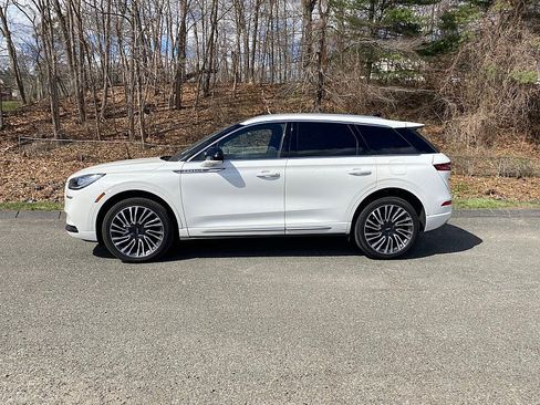 Used 2022 Lincoln Corsair AWD w/ Premium Package image 5
