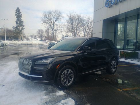 Used 2025 Lincoln Corsair AWD image 3