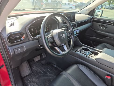 Used 2024 Honda Pilot Touring image 16
