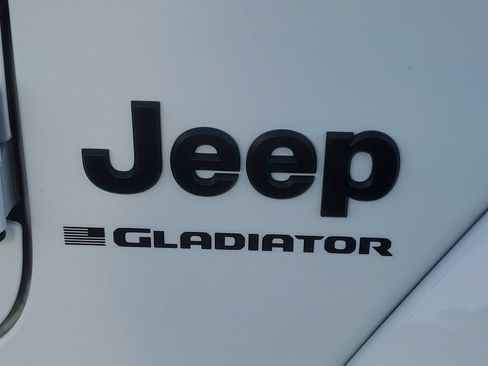 Used 2025 Jeep Gladiator Sport AWD/4WD image 34