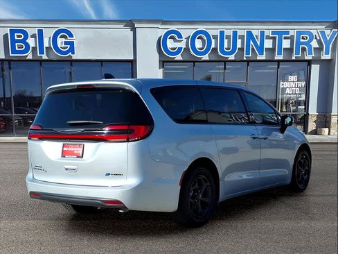 Used 2023 Chrysler Pacifica Touring-L w/ S Appearance Package image 7