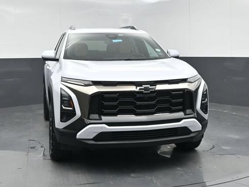 Used 2026 Chevrolet Equinox ACTIV w/ Convenience Package III FWD image 3