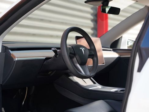 Used 2023 Tesla Model Y Long Range image 9