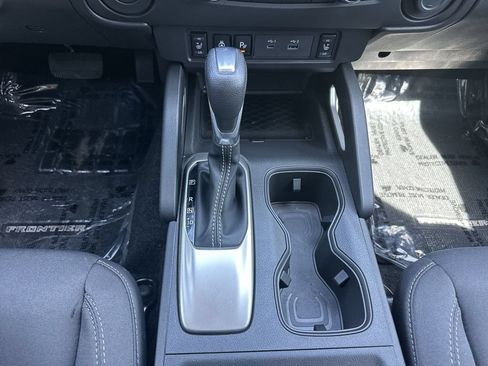 Used 2025 Nissan Frontier SV w/ SV Convenience Package RWD image 16