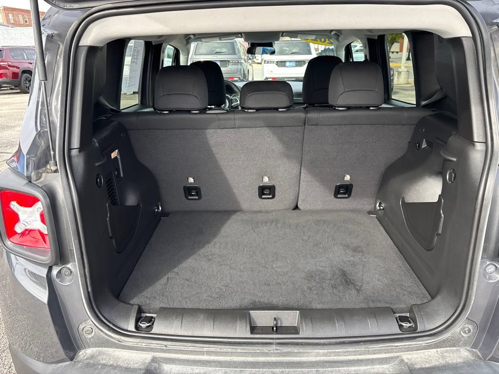 Used 2023 Jeep Renegade Latitude AWD/4WD image 36