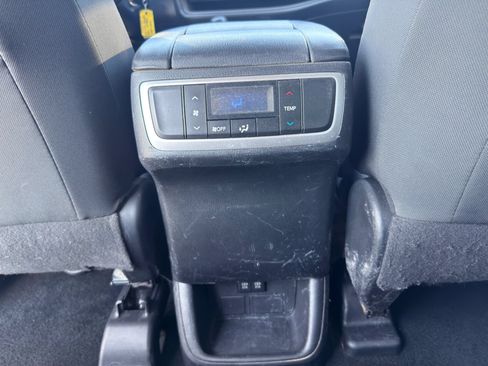 Used 2018 Toyota Highlander LE FWD image 20