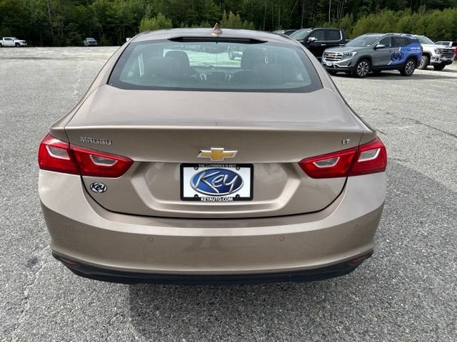 Used 2018 Chevrolet Malibu LT w/ Driver Confidence Package FWD image 4