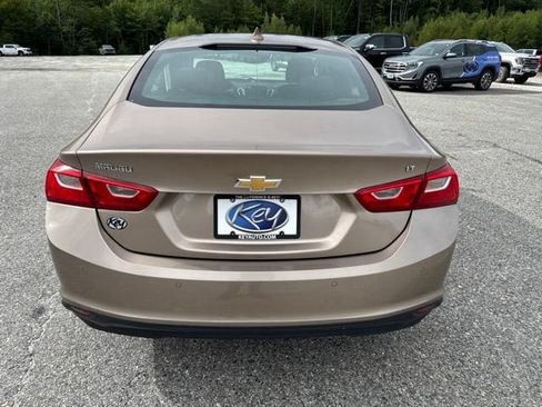 Used 2018 Chevrolet Malibu LT w/ Driver Confidence Package FWD image 4