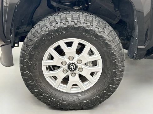 Used 2025 Toyota Tacoma SR5 AWD/4WD image 26