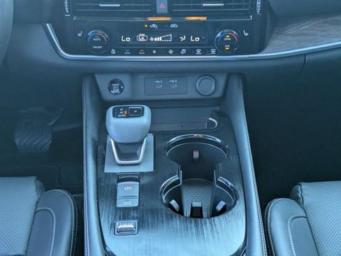 Used 2025 Nissan Rogue Platinum w/ Platinum Premium Package FWD image 21