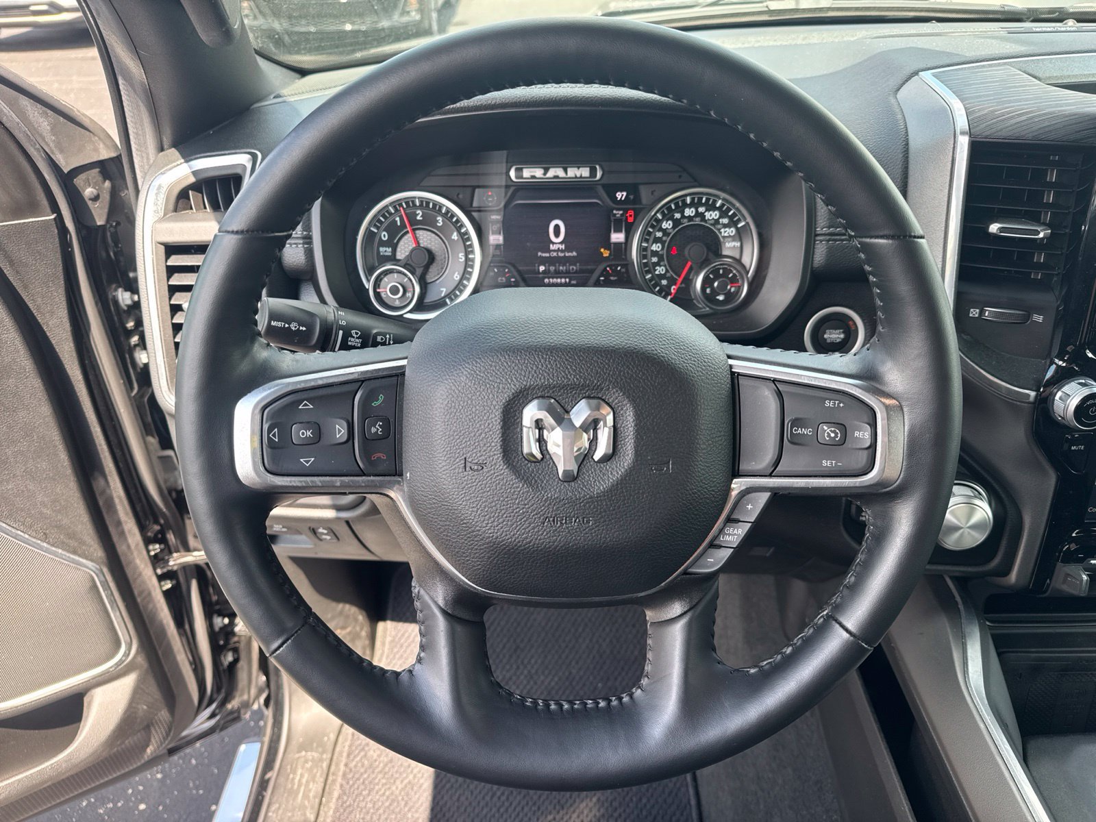 Used 2023 RAM 1500 Laramie AWD/4WD image 25