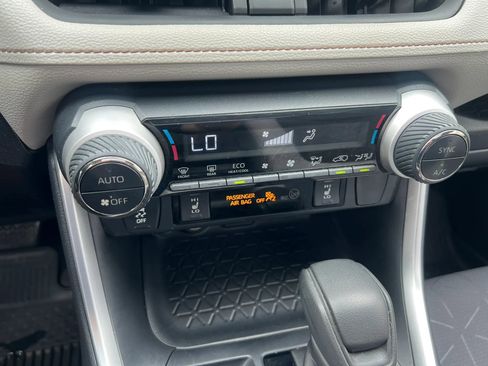 Used 2019 Toyota RAV4 XLE AWD/4WD image 24