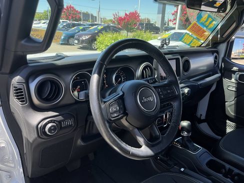 Used 2021 Jeep Gladiator Sport AWD/4WD image 9