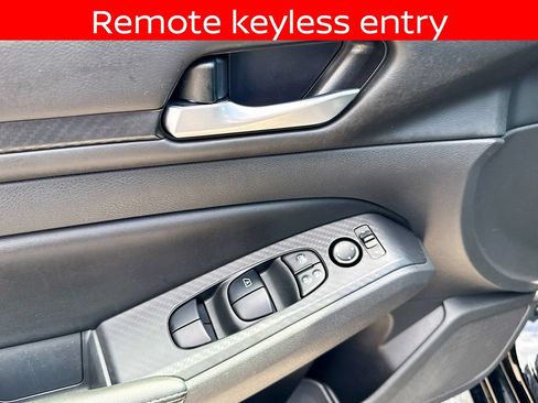 Used 2024 Nissan Altima 2.5 SV FWD image 17