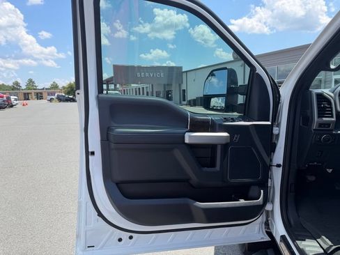Used 2022 Ford F250 Lariat w/ Black Appearance Package AWD/4WD image 15